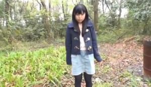 小柄なロリ美少女に森でぷりけつ露出をさせたりプールで穴をほじくったり